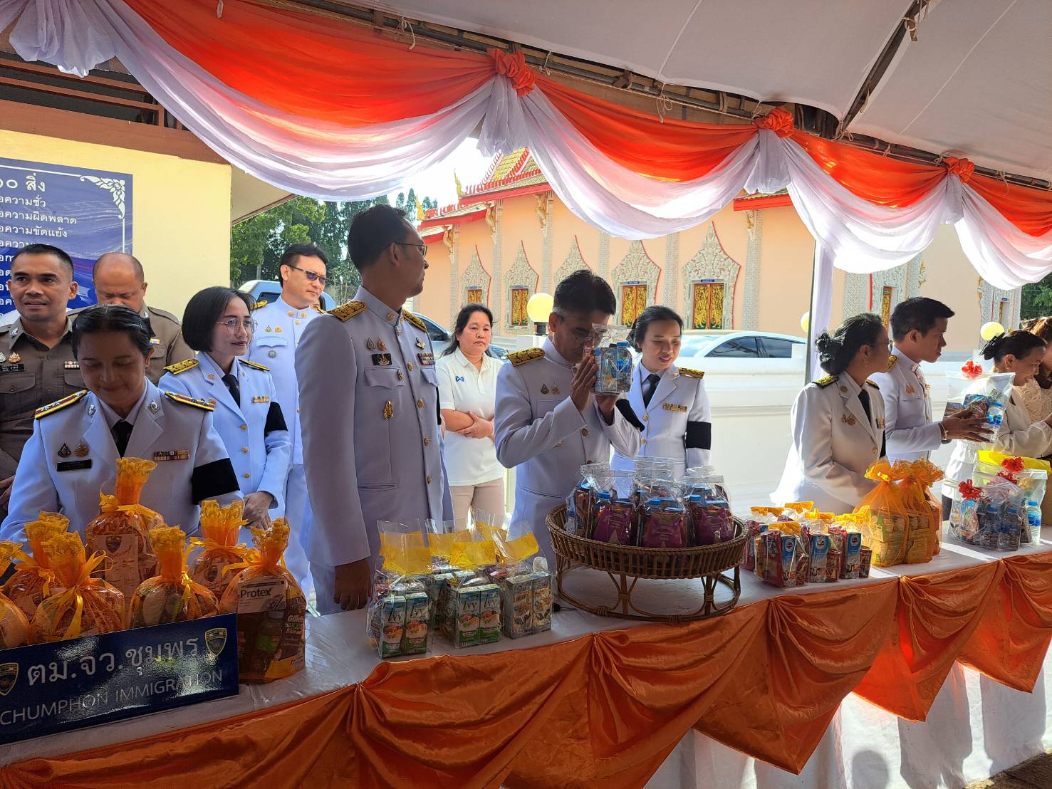 title - วันพฤหัสบดีที่ 8 มกราคม พ.ศ. 2569 นายนิกร ไพริน ปฏิรูปที่ดินจังหวัดชุมพร พร้อมด้วย เจ้าหน้าที่ สำนักงานการปฏิรูปที่ดินจังหวัดชุมพร (ส.ป.ก.ชุมพร) ร่วมกิจกรรมทำบุญตักบาตรถวายพระราชกุศล และพิธีถวายพระพรชัยมงคลเนื่องในโอกาสวันคล้ายวันประสูติสมเด็จพระเจ้าลูกเธอ เจ้าฟ้าสิริวัณณวรี นารีรัตนราชกัญญ